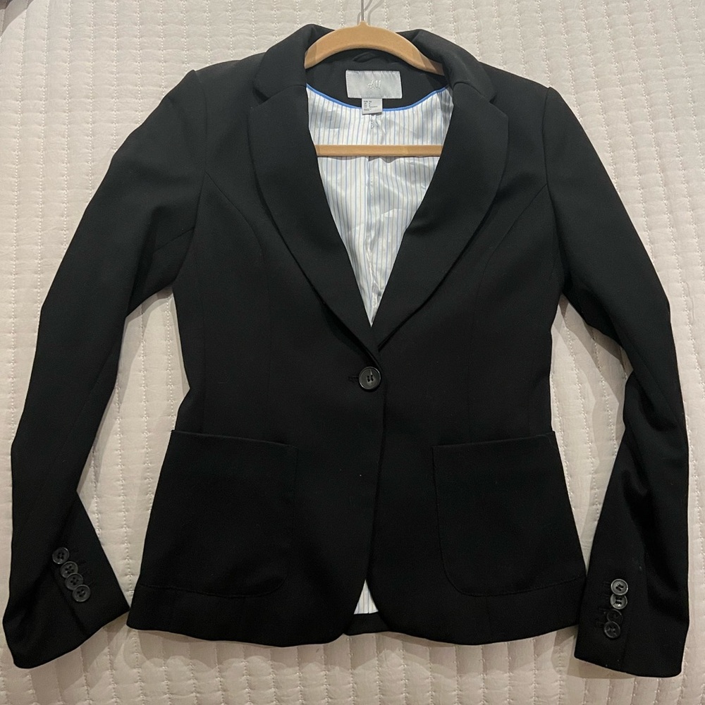 H&M Pleated Suit Jacket, Black, Size 4